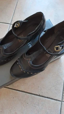 toller Spangenschuh mit Absteppungen im Vintage Look