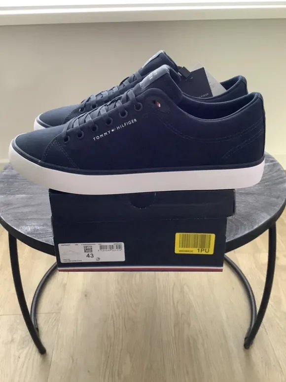 Tommy Hilfiger sneakers maat 43 nieuw in doos!