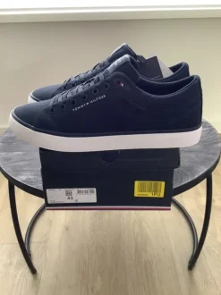 Tommy Hilfiger sneakers maat 43 nieuw in doos!