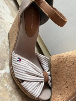 Tommy Hilfiger Sommer Pumps Gr. 37 Keilabsatz beige