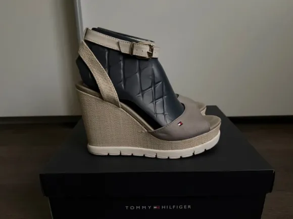 Tommy Hilfigher Sandalen Gr. 39