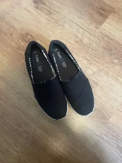 Toms Schwarze Stoffschuhe