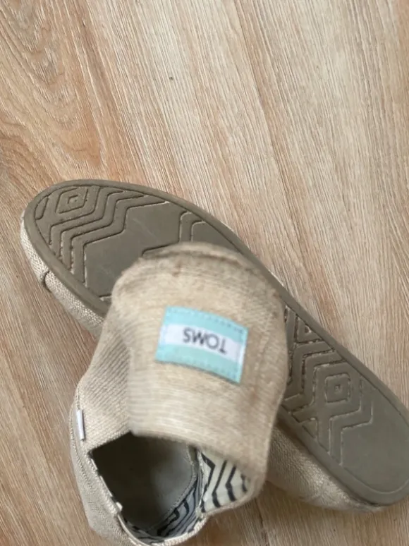 Toms Shoes