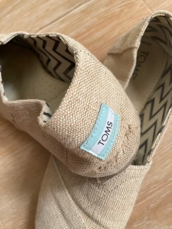 Toms Shoes