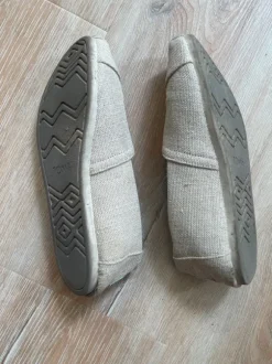 Toms Shoes