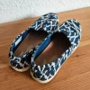Toms Stoffschuhe mit blauem Muster Gr. 37