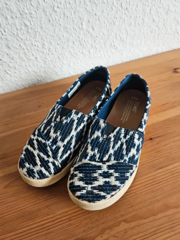 Toms Stoffschuhe mit blauem Muster Gr. 37