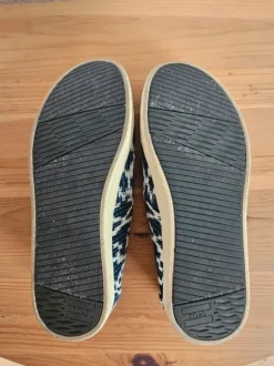 Toms Stoffschuhe mit blauem Muster Gr. 37