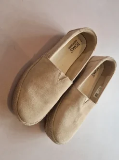 Toms suede
