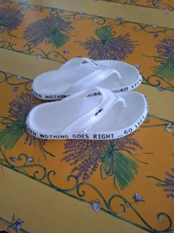 Tongs blanches