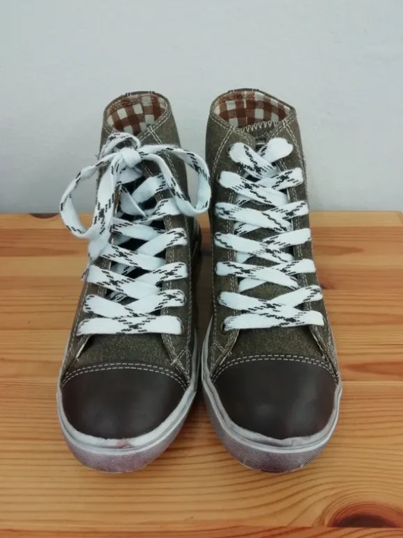 Trachten Chucks von Country Maddox