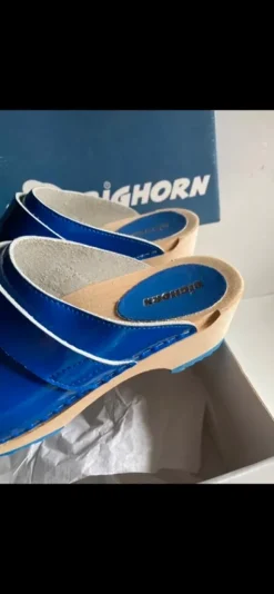 Très jolie paire de sabots bleu verni T:39