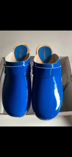 Très jolie paire de sabots bleu verni T:39