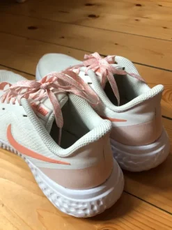 Turnschuhe Nike Gr. 37,5