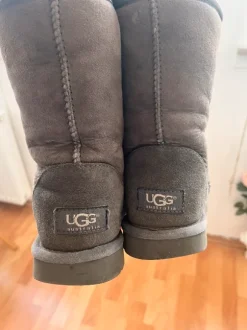 UGG Boots Classic grau