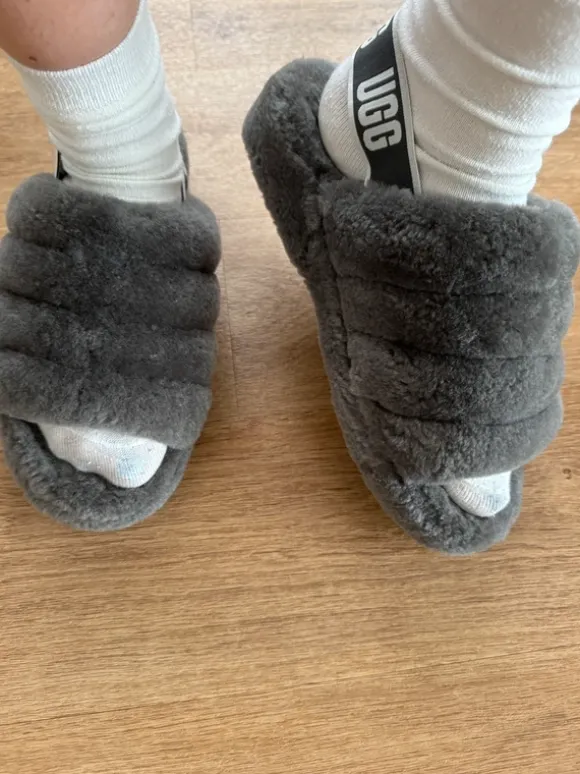 UGG Fluff Yeah Slides in Grau