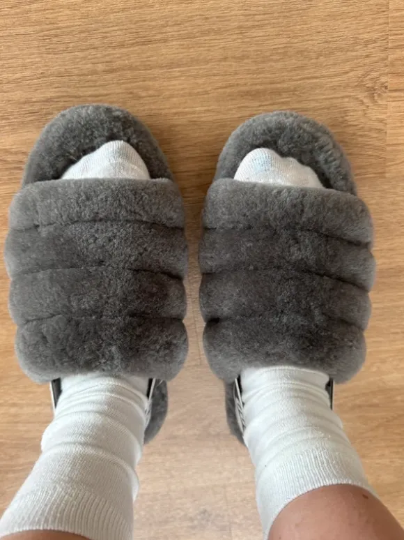 UGG Fluff Yeah Slides in Grau