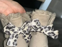 UGG laarzen grijs met strik, maat 39