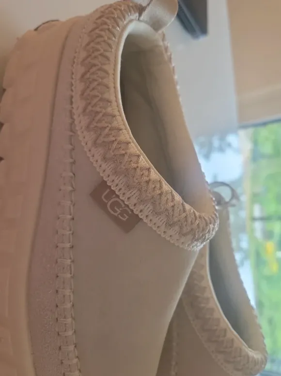 UGG Pantolette creme, 38, NEU