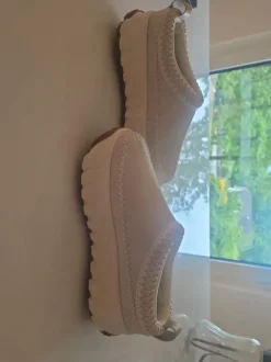 UGG Pantolette creme, 38, NEU