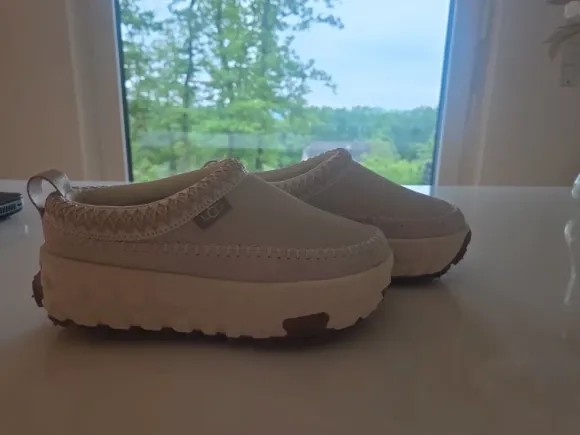 UGG Pantolette creme, 38, NEU