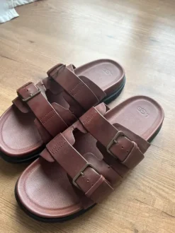 UGG Sandalen