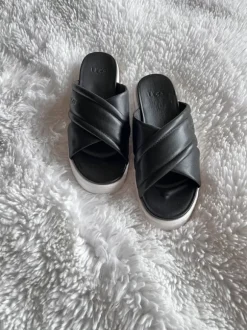 UGG Sandalen / Pantoletten Gr 37