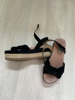 Uggs sandalen maat 37