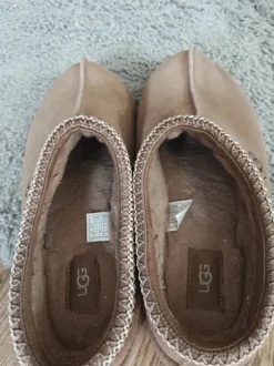 UGGs Taz Braun 44