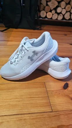 Under Armour. Damen-Sneaker, Größe 40.