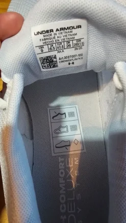 Under Armour. Damen-Sneaker, Größe 40.