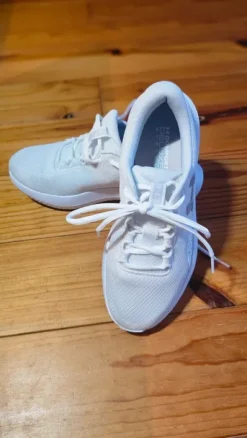 Under Armour. Damen-Sneaker, Größe 40.