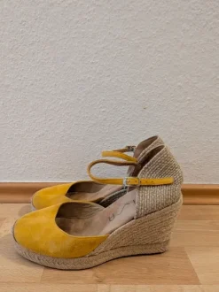 Unisa Suede Wedge