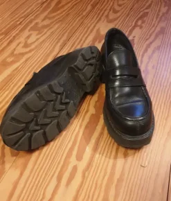Vagabond Loafer 'Cosmo' schwarz Gr. 38 Profilsohle