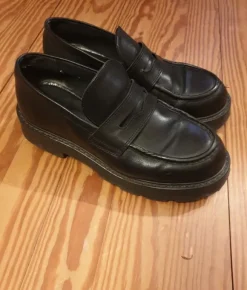 Vagabond Loafer 'Cosmo' schwarz Gr. 38 Profilsohle