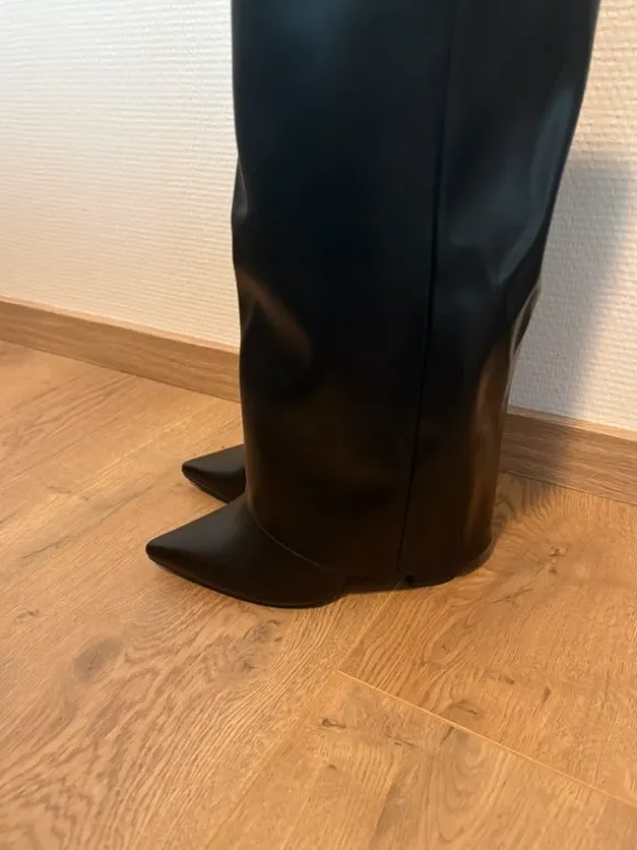 Viral heels