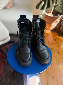 Viron Boots