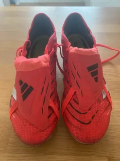Voetbal schoenen. Adidas predator