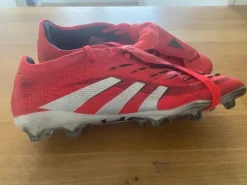Voetbal schoenen. Adidas predator