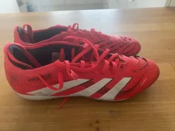 Voetbal schoenen. Adidas predator