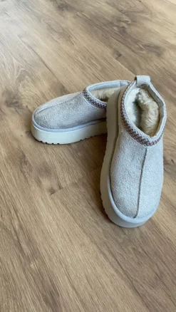 Warm gefütterte Uggs Pantoffeln