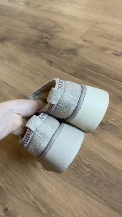 Warm gefütterte Uggs Pantoffeln