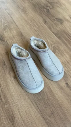 Warm gefütterte Uggs Pantoffeln