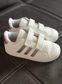 Weiße Adidas Sneaker Turnschuhe Mädchen Gr. 27