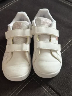 Weiße Adidas Sneaker Turnschuhe Mädchen Gr. 27