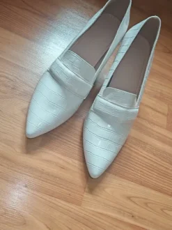 Weiße Pumps