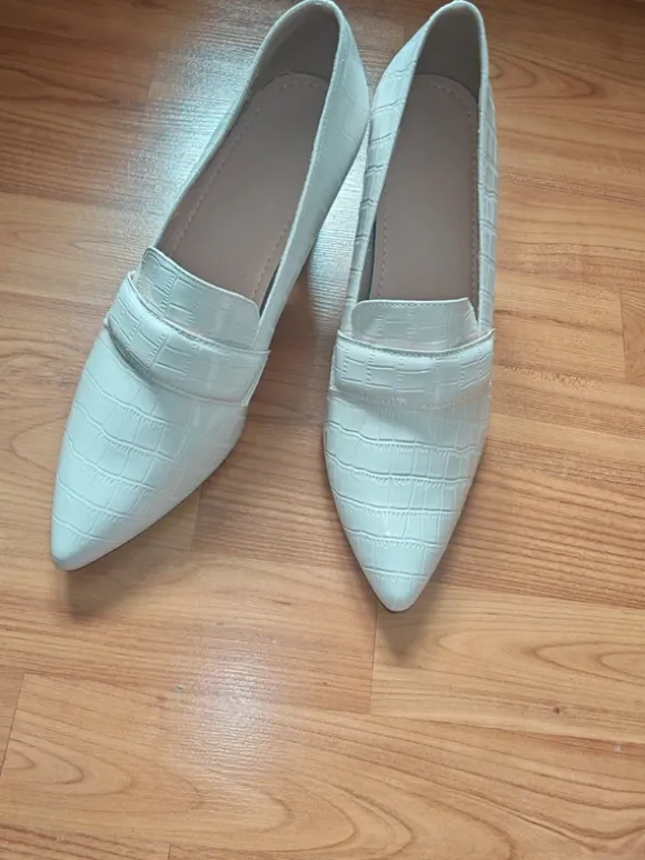 Weiße Pumps