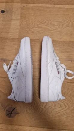 Weiße Reeboks