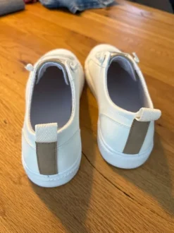 Weiße Schuhe