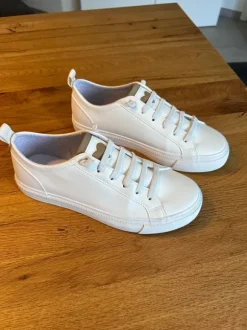 Weiße Schuhe
